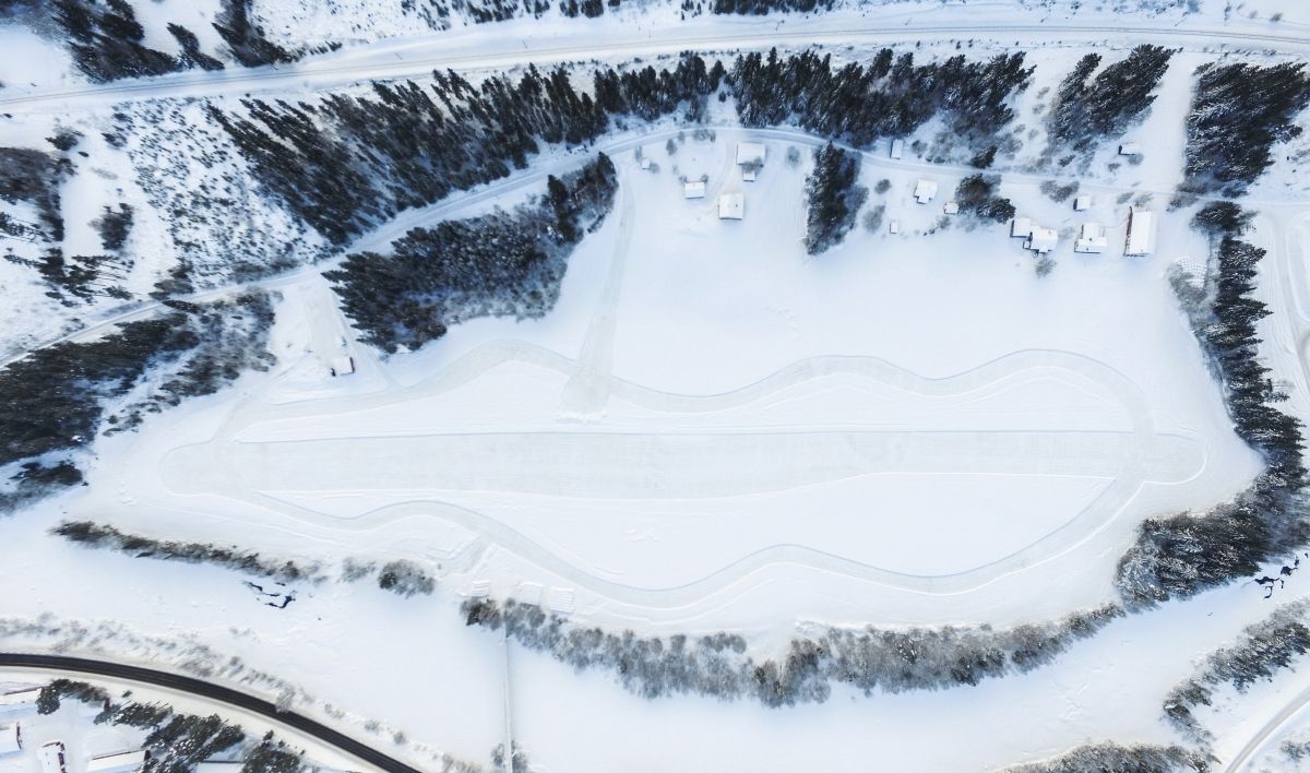 Øvingsmomenter på banen vår: Frikjøring, serpentiner, unnamanøvrer, s-kombinasjoner, langkurve, oppover- og nedoverbakke. Foto: Anders Coucheron Medhus / Torpomoen Eigedom